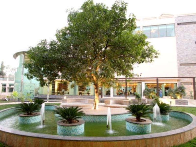 Boulevard 9 Luxury Resort & Spa Some Parts Of Property Under Renovation Nadiād Exterior foto